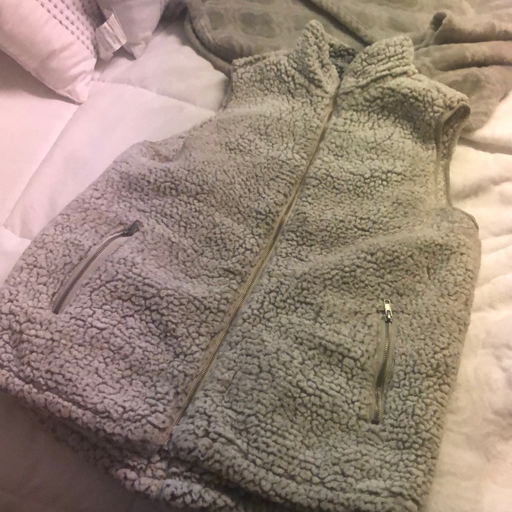 Thread and supply vest